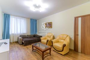 квартира за адресою Анни Ахматової вул., 30