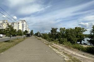 коммерческая по адресу Приречная ул., 28