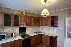 квартира за адресою Макарова, 56
