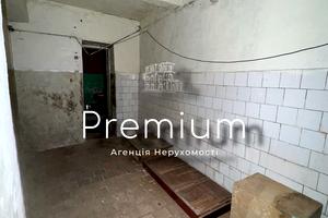 комерційна за адресою Степана Бандери вул., 6