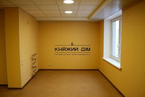 комерційна за адресою Драгоманова вул., 1-А