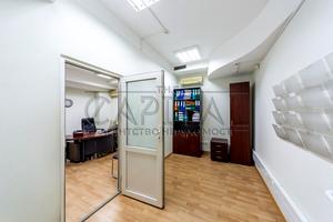 комерційна за адресою Петропавлівська вул., 4