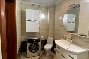 квартира за адресою Коновальця, 80 а