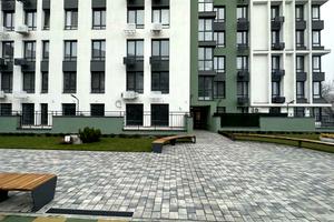 комерційна за адресою Космічна вул., 5