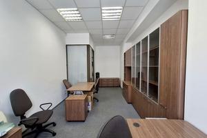 комерційна за адресою Інститутська вул., 14