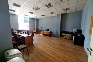 комерційна за адресою Дениса Монастирського вул. (Василя Сурікова), 3А