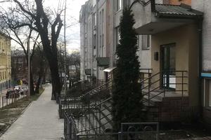 комерційна за адресою Тараса Бобанича 