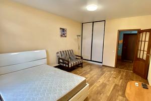квартира за адресою Сім'ї Кульженків вул. (Петра Дегтяренка), 33