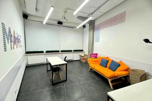 комерційна за адресою Королеви Єлизавети ІІ вул. (Глинки), 2