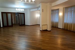 комерційна за адресою Лесі Українки бульв., 30-Б