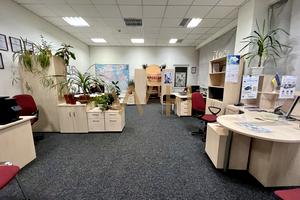 комерційна за адресою Ревуцького вул., 44-А
