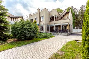 будинок за адресою Дніпровська