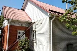 будинок за адресою смт. Яворницьке (Іларіонове), Шевченко