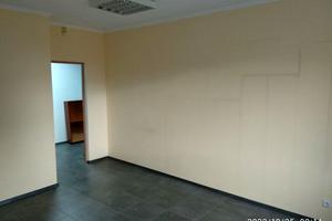 комерційна за адресою Раїси Окіпної вул., 8