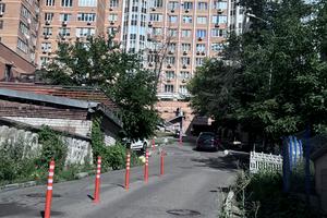 паркомісце за адресою Василя Тютюнника вул. (Анрі Барбюса), 5-В