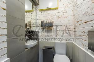 комерційна за адресою Джона Маккейна вул. (Івана Кудрі), 10