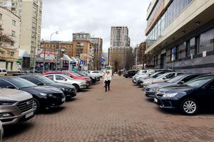 комерційна за адресою Антоновича вул. (Горького), 172