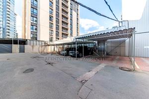 комерційна за адресою Болсуновська вул. (Сергія Струтинського), 8