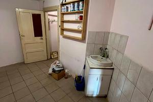 комерційна за адресою Андрія Мельника вул. (), 16а