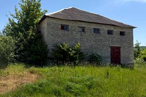 комерційна за адресою Молодіжна, 1