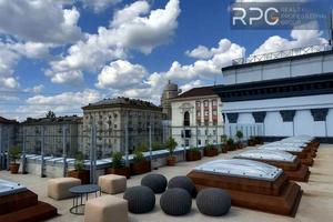 комерційна за адресою Прорізна вул., 8