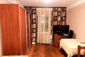 квартира за адресою Верховної Ради бульв., 28