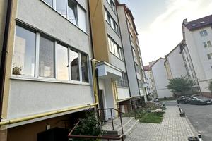комерційна за адресою Джона Ленона вул., 37