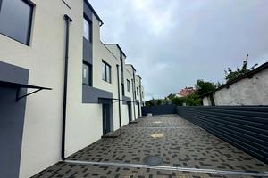 будинок за адресою 74-ї Стрілецької Дивізії вул.