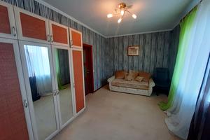 будинок за адресою с. Вишеньки, Зоряна
