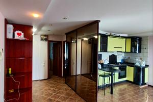квартира за адресою Космонавтів вул., 8