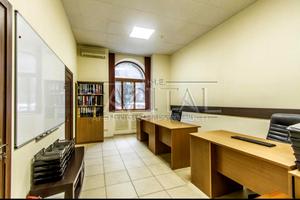 комерційна за адресою Мала Шияновська вул. (Немировича-Данченка), 14/13