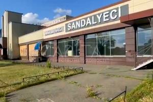 комерційна за адресою Дніпровська набережна вул., 13