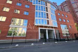 комерційна за адресою Анни Ахматової вул., 13Е