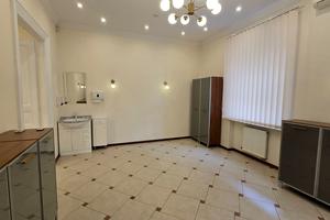 комерційна за адресою Сергія Єфремова вул., 35