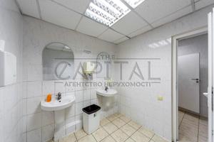 комерційна за адресою Петропавлівська вул., 4