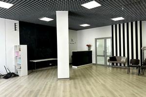 комерційна за адресою Степана Бандери вул., 2/1а
