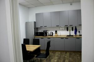 комерційна за адресою Чорновола вул., 136