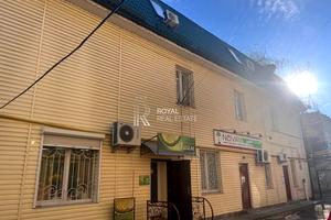 комерційна за адресою Соборна вул., 65