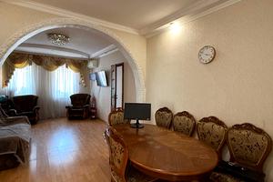 будинок за адресою Руставелі вул.