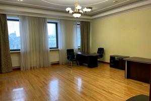 комерційна за адресою Липська вул., 10