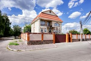 будинок за адресою Молодіжна вул.