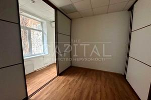 комерційна за адресою Антоновича вул. (Горького), 25В