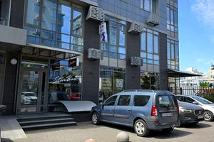 комерційна за адресою Трускавецька вул., 6-В