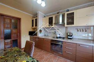 квартира за адресою Українська вул., 61