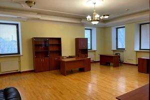 комерційна за адресою Липська вул., 10