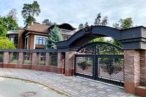 будинок за адресою Оборони Києва вул., 1