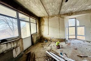 комерційна за адресою Молодіжна, 5
