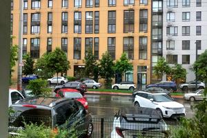 комерційна за адресою Салютна вул., 1-Б