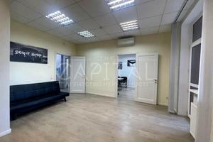 комерційна за адресою Євгена Коновальця вул. (Щорса), 32-Б