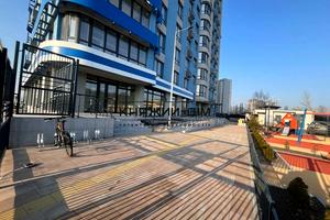 комерційна за адресою Дніпровська набережна вул., 17В